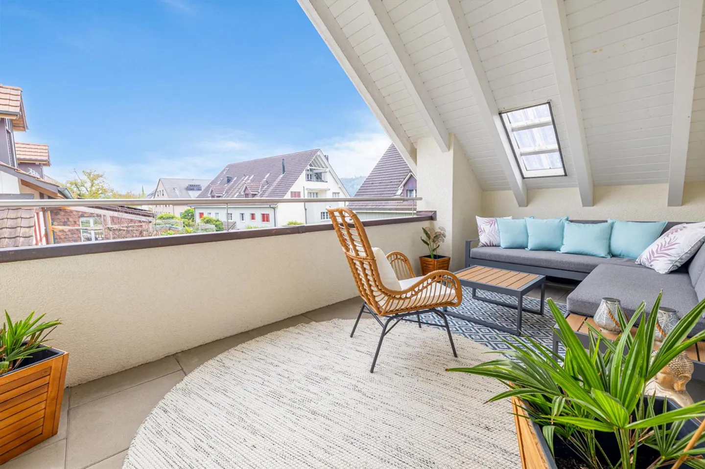 Large penthouse apartment with covered terrace and Swedish stove - Photo 4 of 9