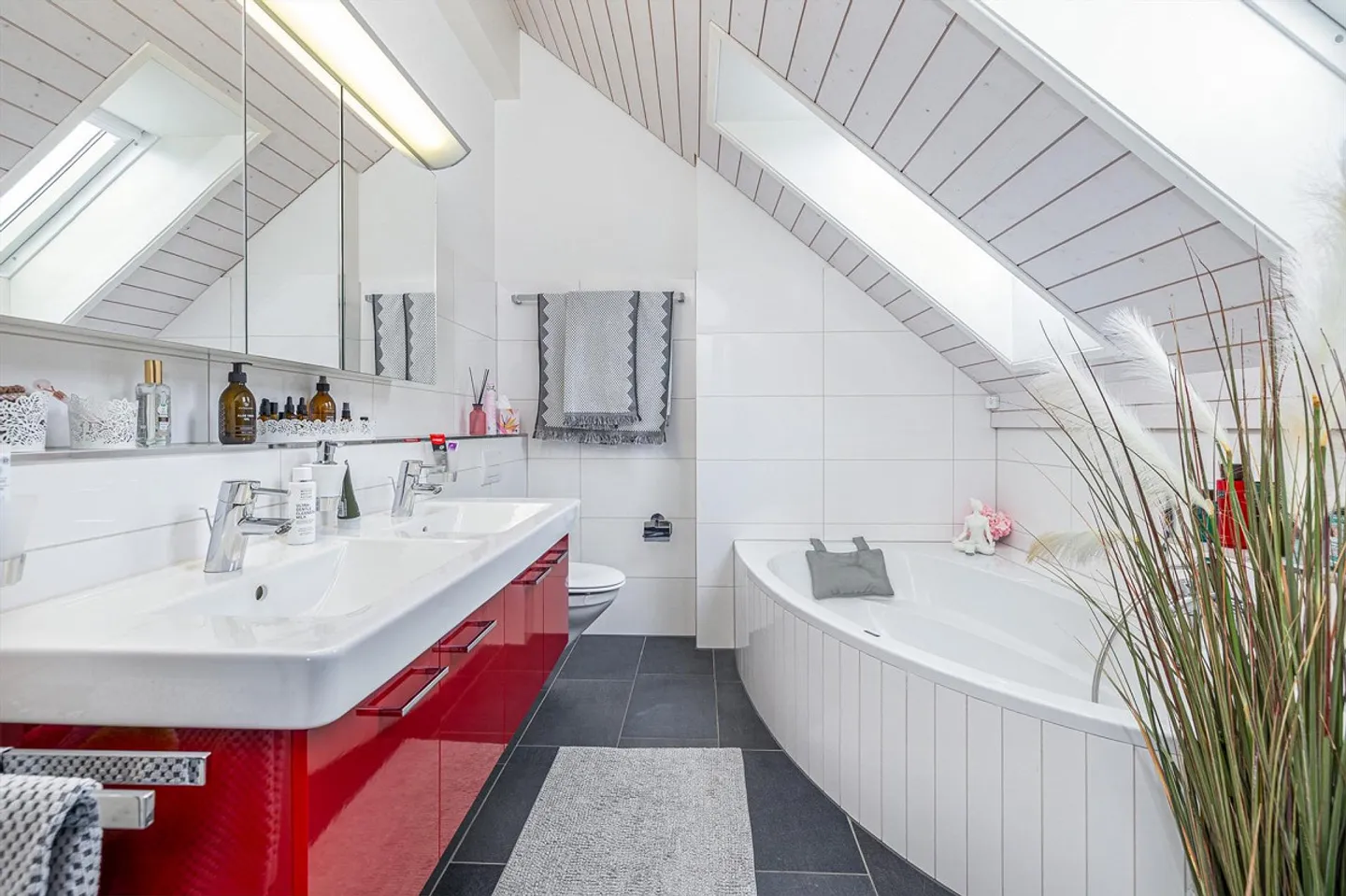 Large penthouse apartment with covered terrace and Swedish stove - Photo 6 of 9