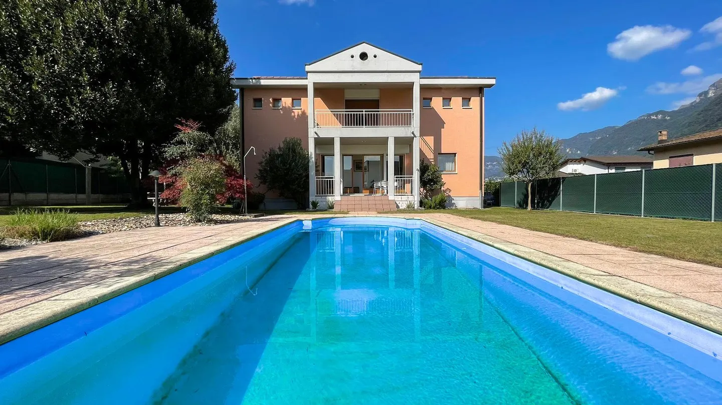 Wunderschöne Villa mit Pool in Riva San Vitale (MÖGLICHKEIT DER ÜBERNAHME DER HYPOTHEK) - Foto 1 von 24