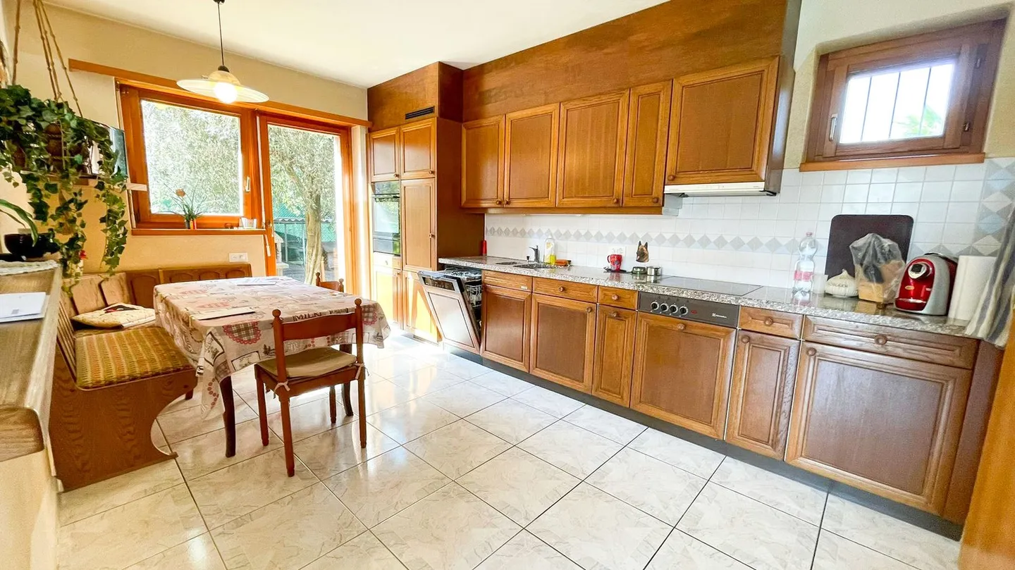 Wunderschöne Villa mit Pool in Riva San Vitale (MÖGLICHKEIT DER ÜBERNAHME DER HYPOTHEK) - Foto 13 von 24