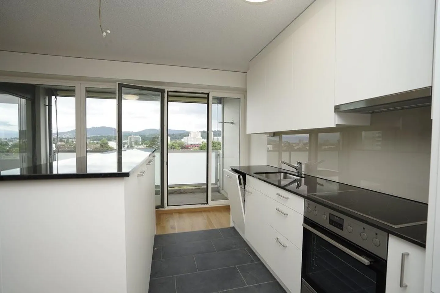 Appartement 4.5 pièces récemment rénové avec vue - Photo 1 sur 9