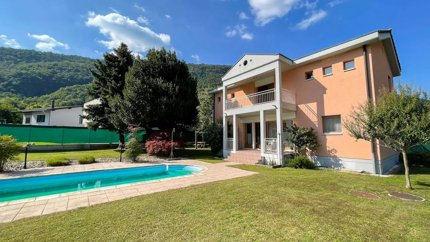 Wunderschöne Villa mit Pool in Riva San Vitale (MÖGLICHKEIT DER ÜBERNAHME DER HYPOTHEK) - Foto 6 von 24