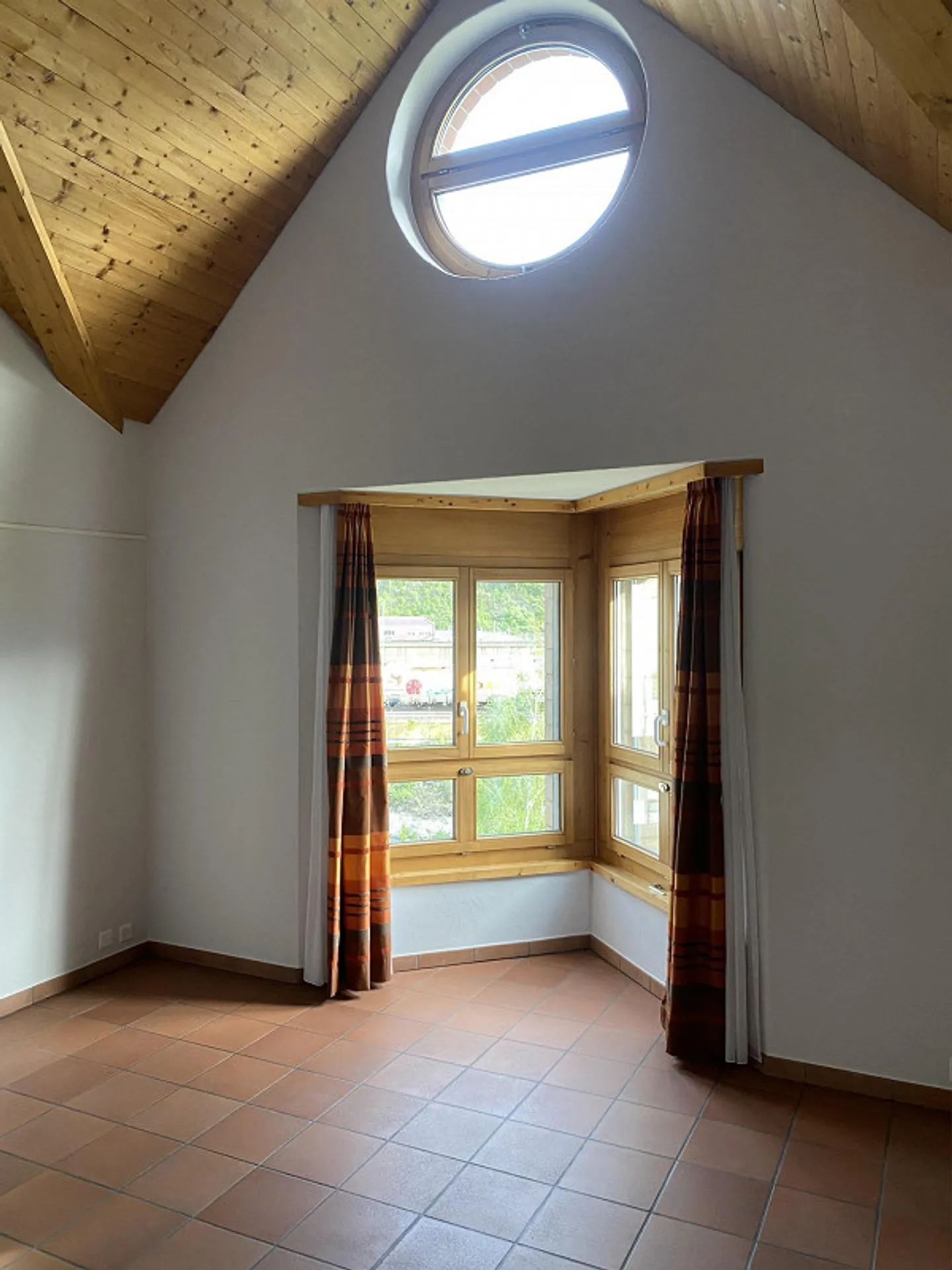 Spacious apartment for rent - Photo 6 of 16