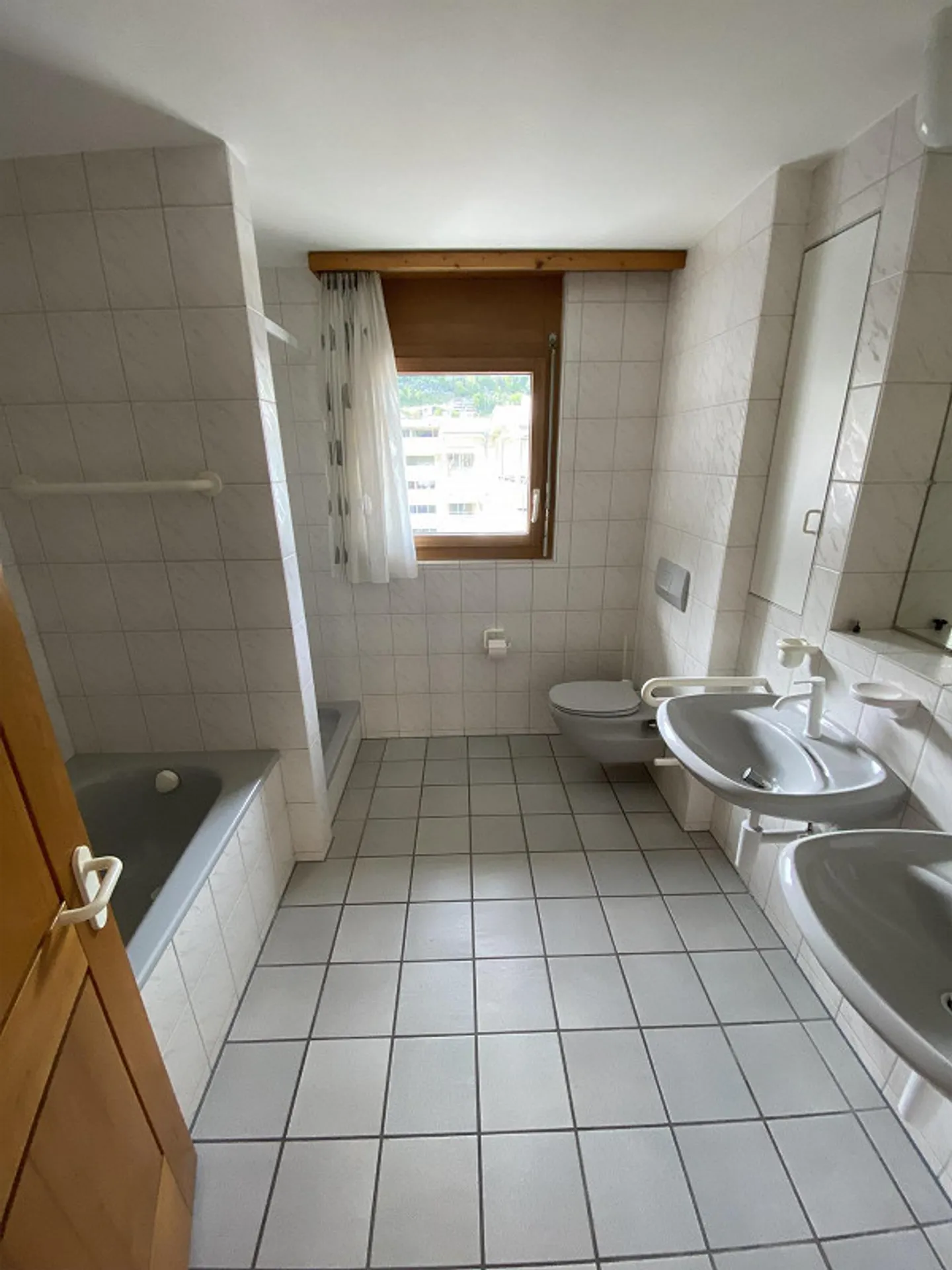 Spacious apartment for rent - Photo 15 of 16