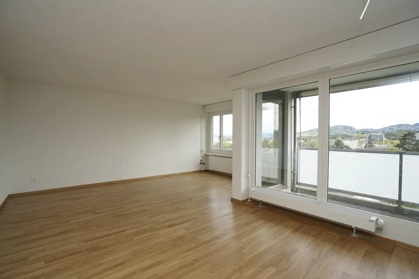 Appartement 4.5 pièces récemment rénové avec vue - Photo 8 sur 9