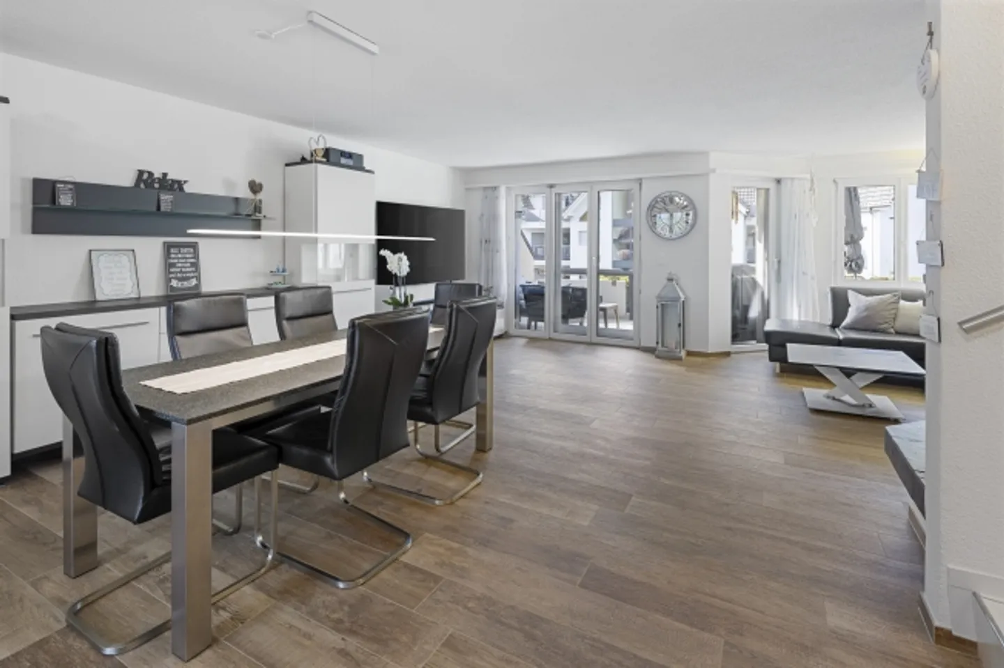 Well-kept family oasis with plenty of space in a central location - Photo 4 of 14