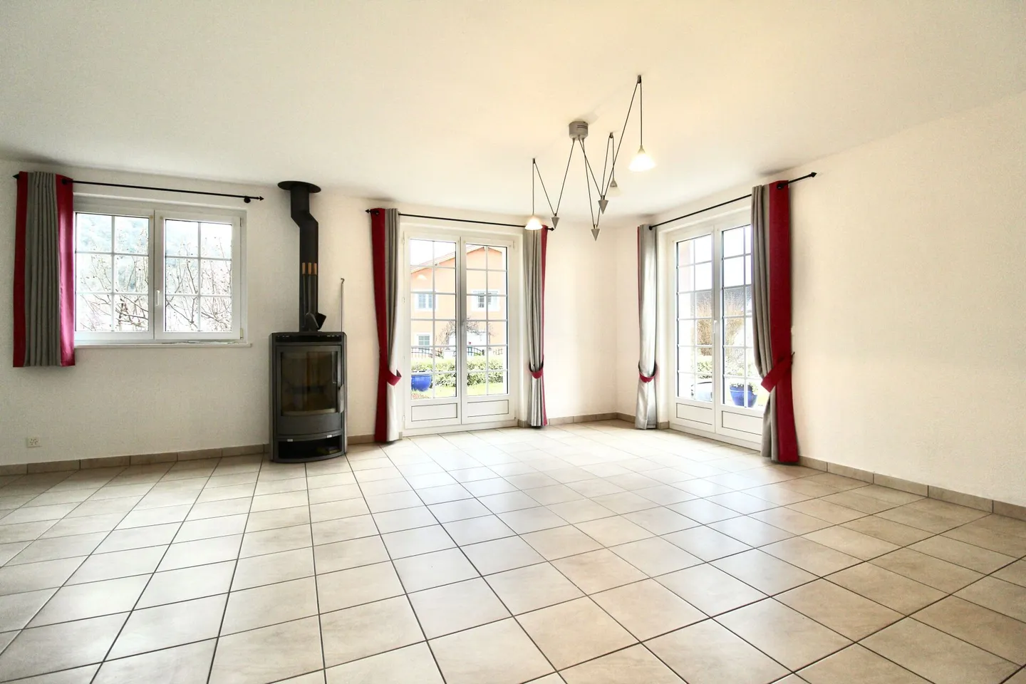 Charming Single-Family Home, Ideal for Family - Photo 5 of 10