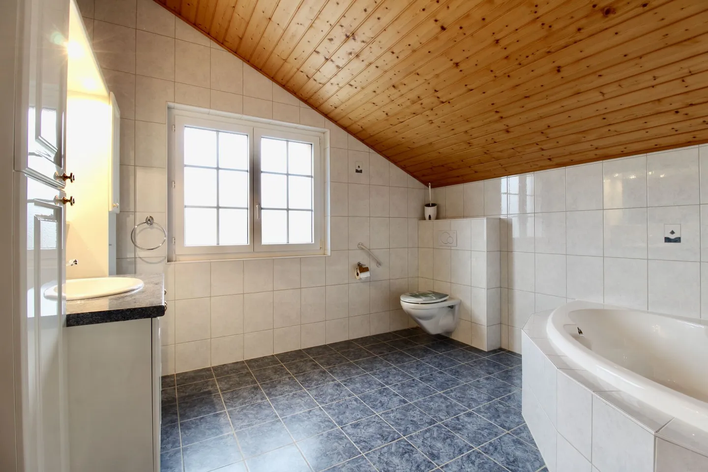 Charming Single-Family Home, Ideal for Family - Photo 10 of 10