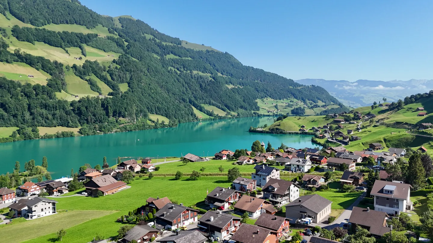 6.5-room penthouse apartment with breathtaking lake and panoramic views - Photo 13 of 14