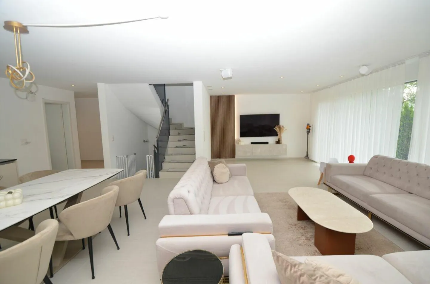 Casa unifamiliare moderna con garage - Foto 3 di 9