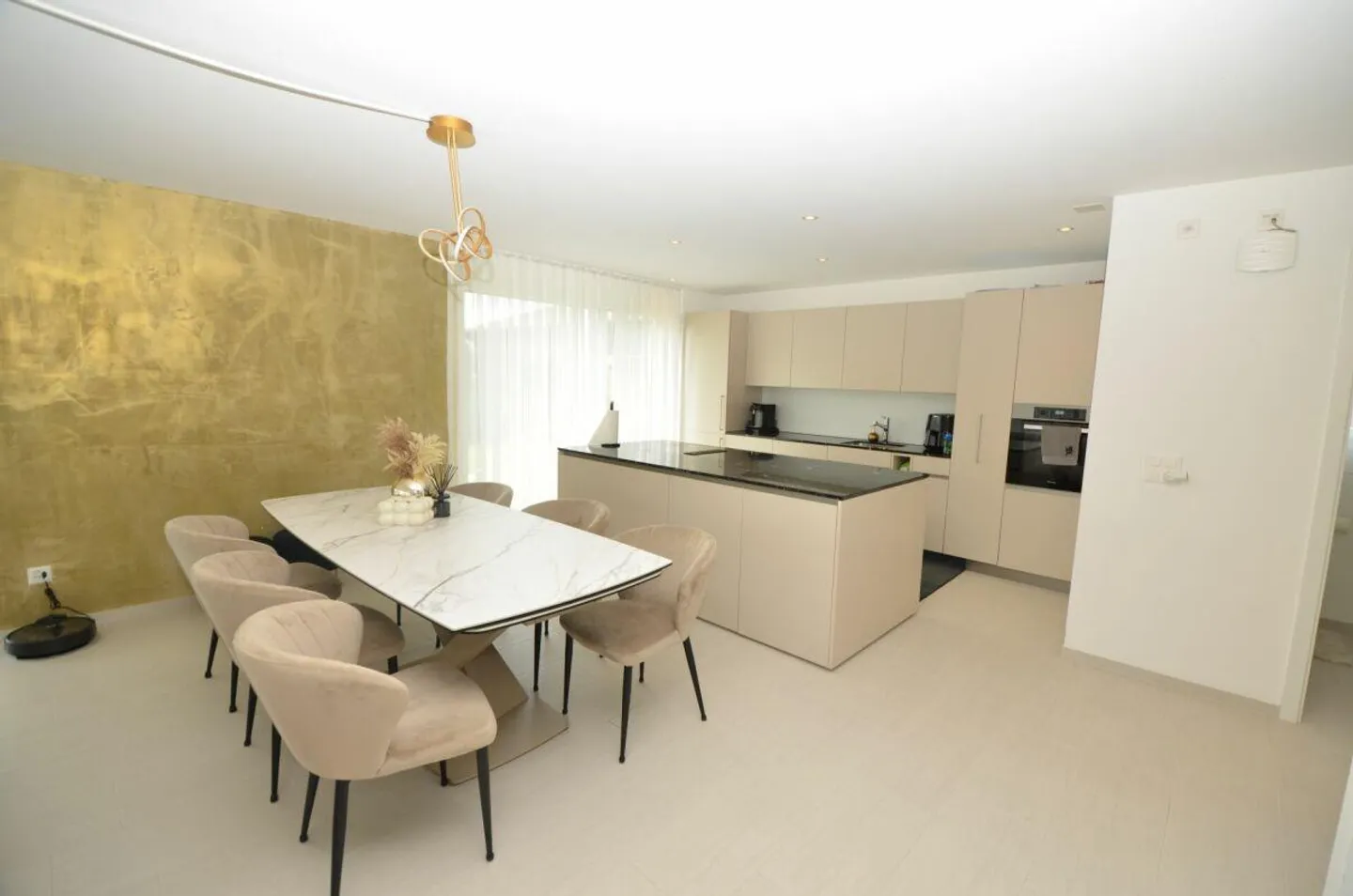 Casa unifamiliare moderna con garage - Foto 4 di 9