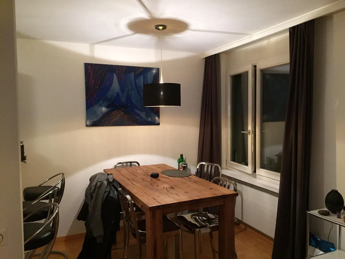 Studio au rez-de-chaussée adapté pour bureau, cosmétique ou salon de coiffure - Photo 1 sur 2