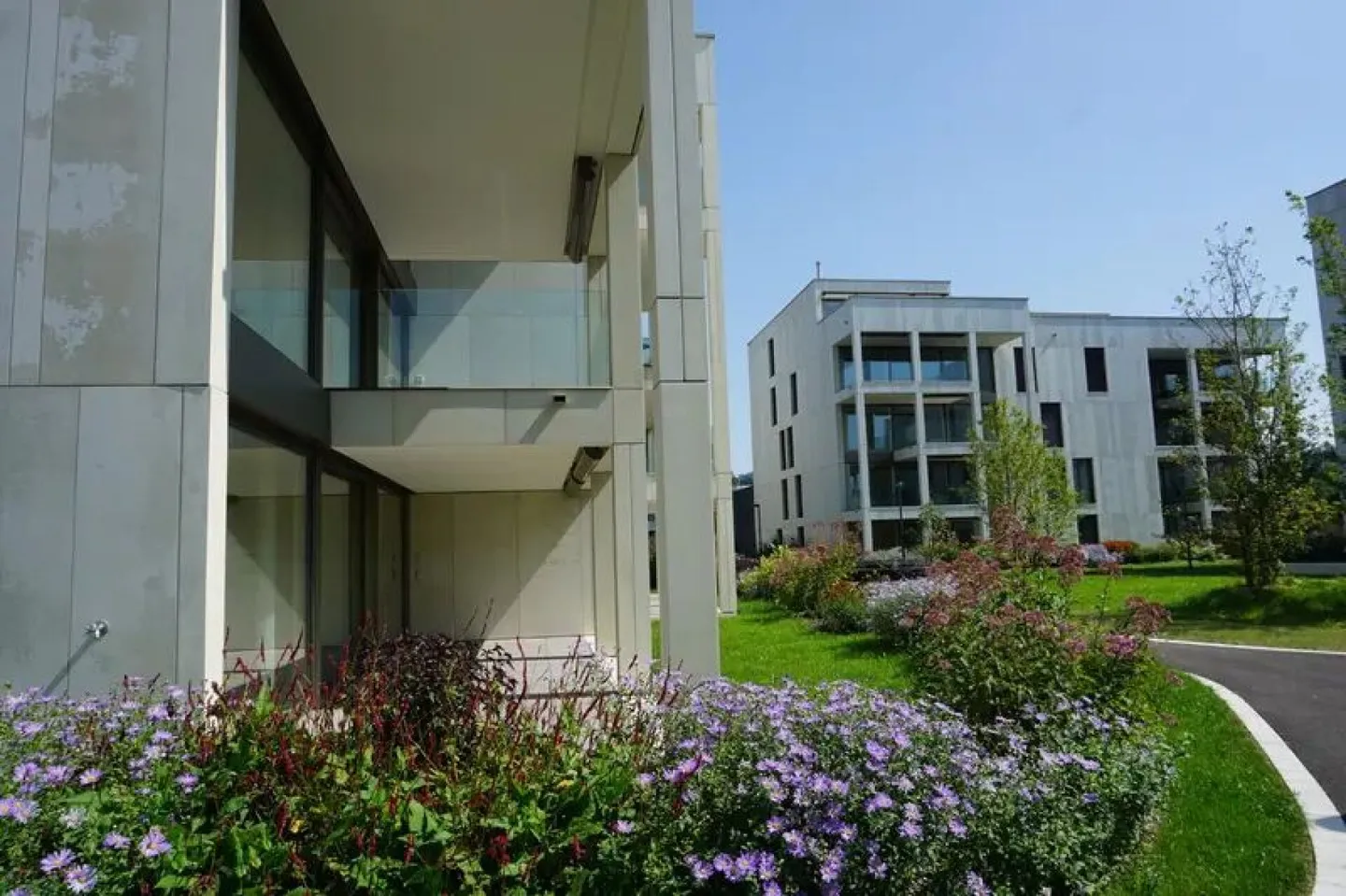 Appartement exclusif de 3,5 pièces au rez-de-chaussée, à proximité immédiate de la vieille ville ! - Photo 2 sur 14