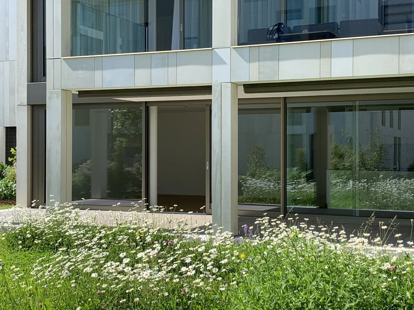 Appartement exclusif de 3,5 pièces au rez-de-chaussée, à proximité immédiate de la vieille ville ! - Photo 3 sur 14