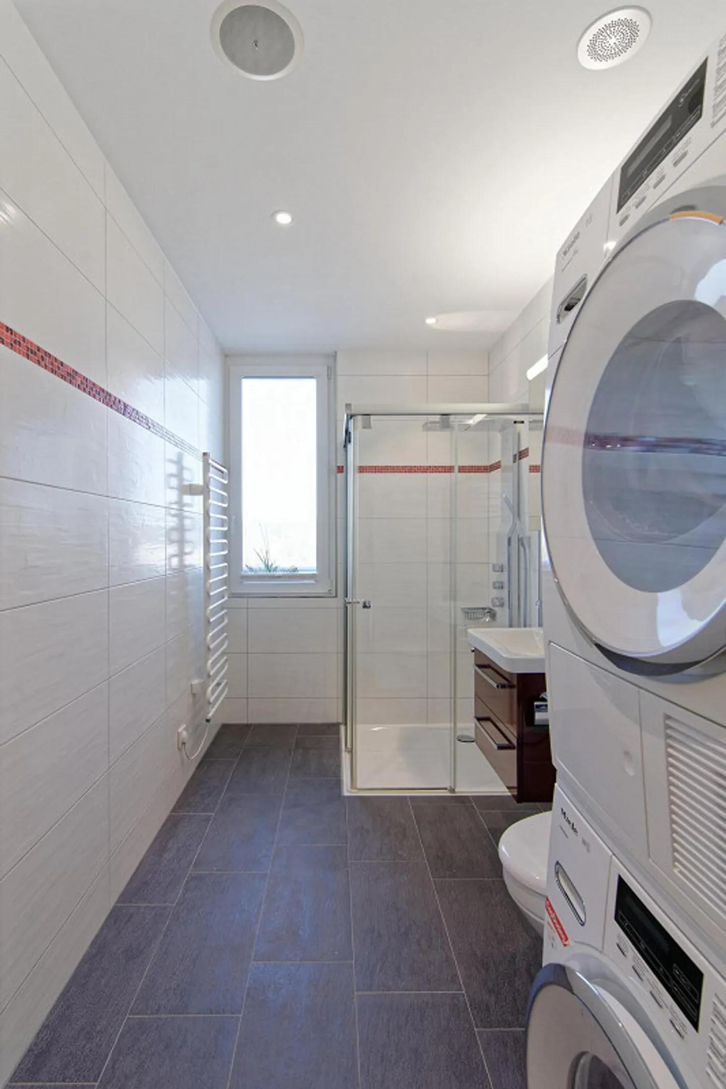 Appartement penthouse spacieux de 4,5 pièces avec vue panoramique, grande terrasse et... - Photo 8 sur 30