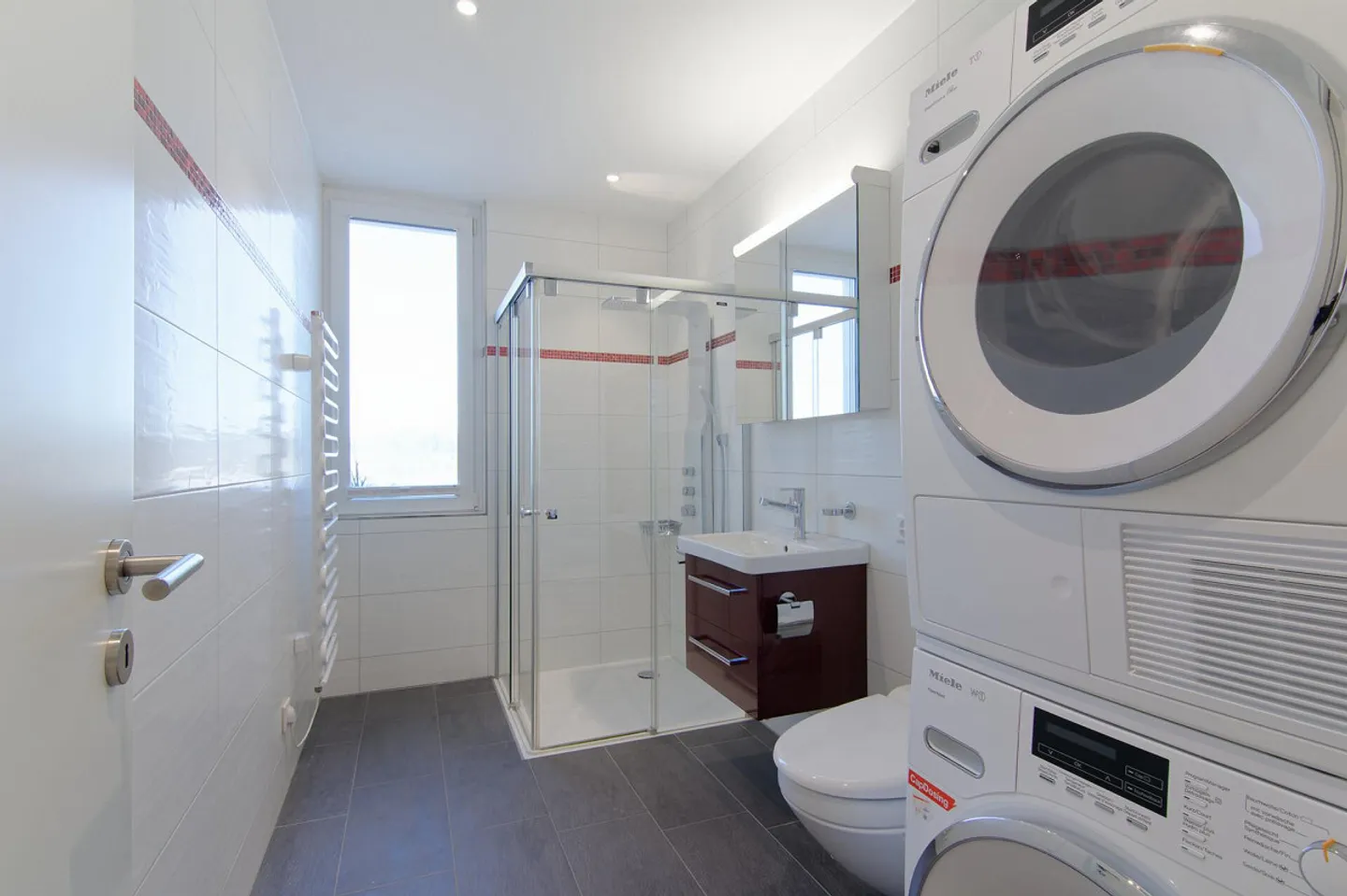 Appartement penthouse spacieux de 4,5 pièces avec vue panoramique, grande terrasse et... - Photo 9 sur 30