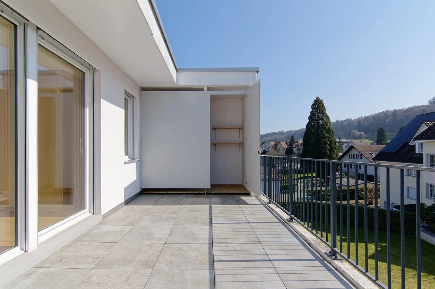 Appartement penthouse spacieux de 4,5 pièces avec vue panoramique, grande terrasse et... - Photo 19 sur 30