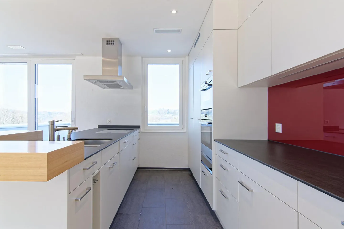 Appartement penthouse spacieux de 4,5 pièces avec vue panoramique, grande terrasse et... - Photo 24 sur 30