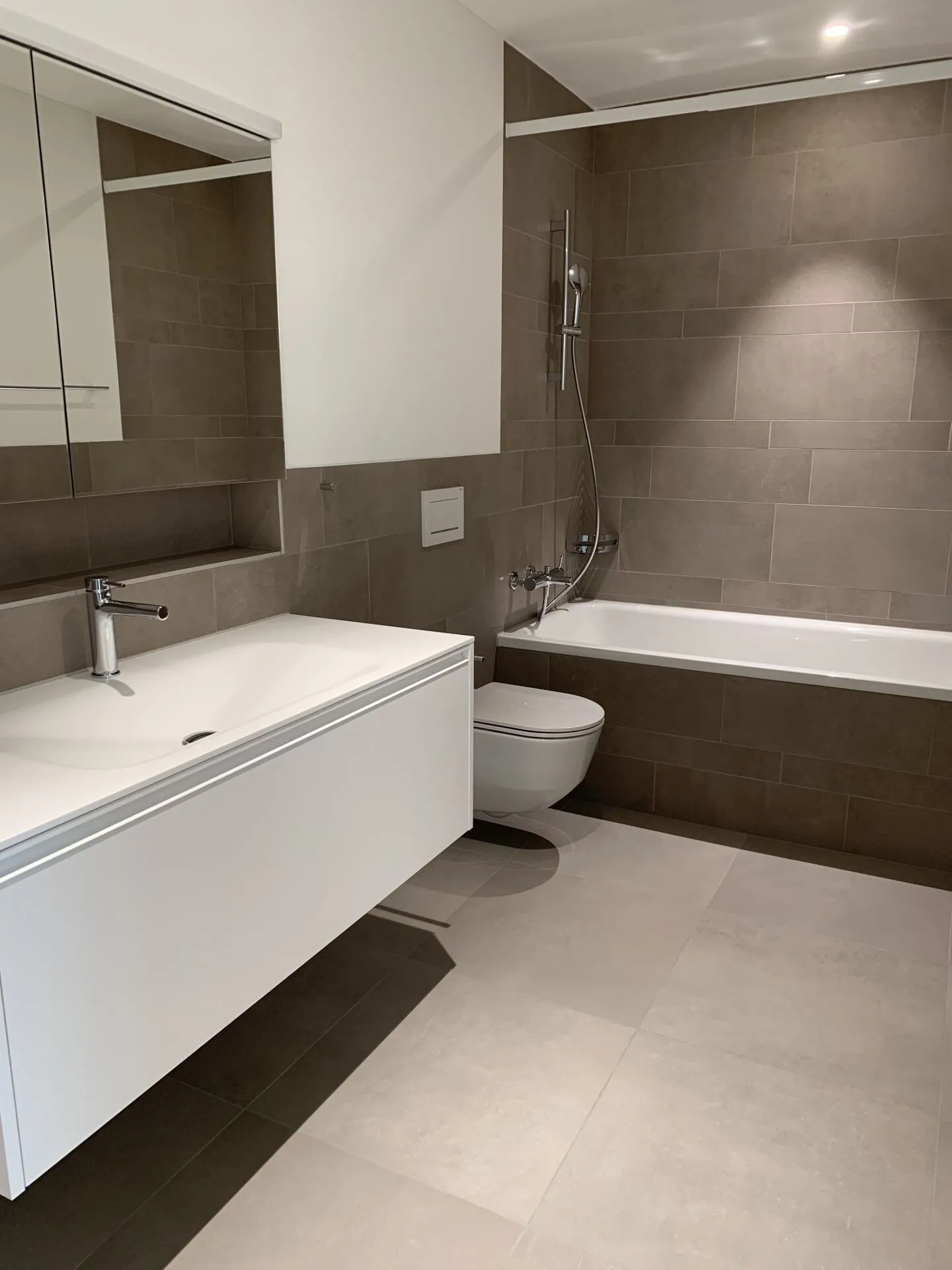Appartement exclusif de 3,5 pièces au rez-de-chaussée, à proximité immédiate de la vieille ville ! - Photo 7 sur 14