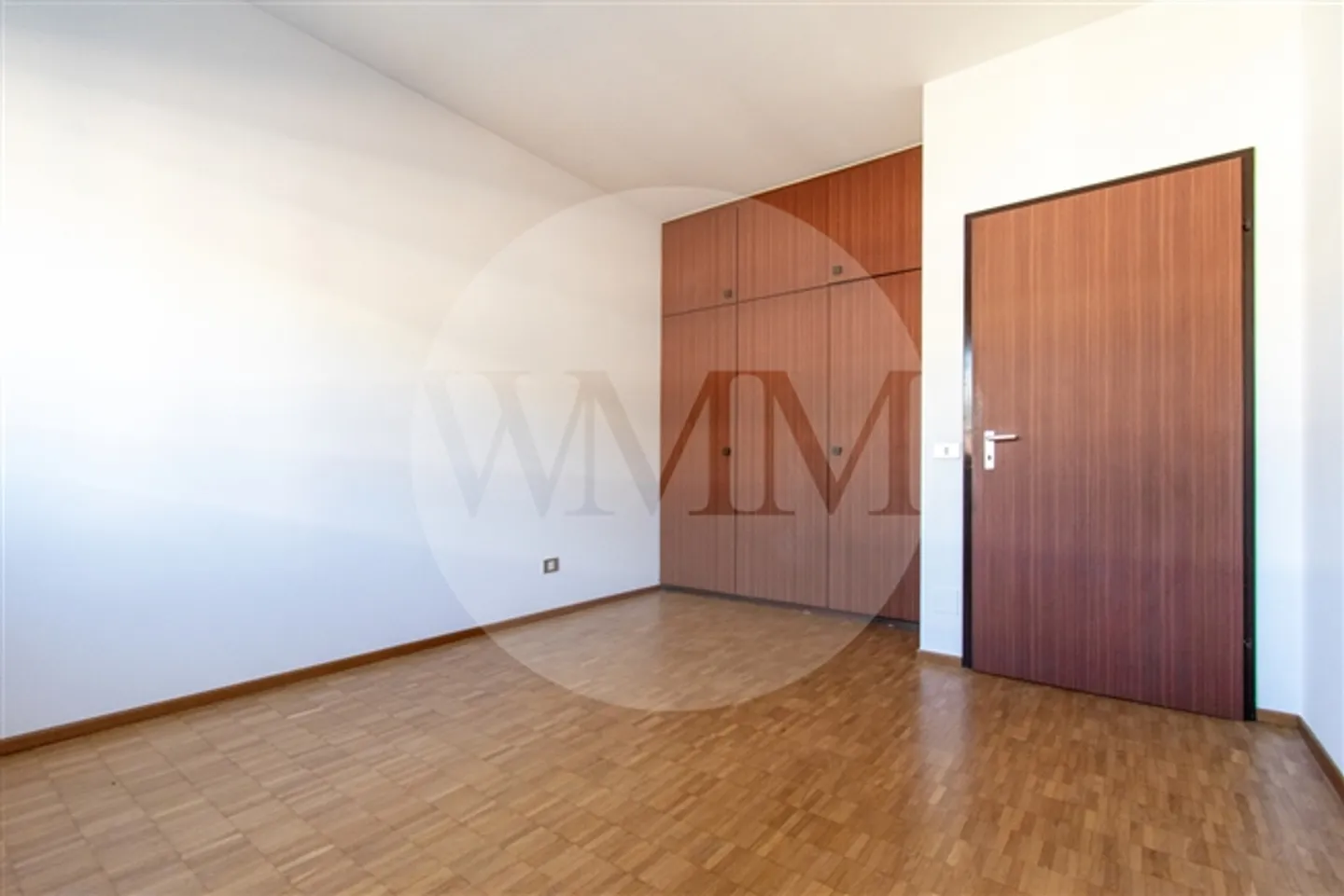 APPARTAMENTO LUMINOSO DI 2,5 STANZE CON BALCONE E VISTA APERTA - Foto 3 di 9