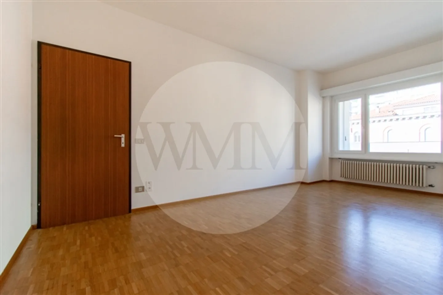 APPARTAMENTO LUMINOSO DI 2,5 STANZE CON BALCONE E VISTA APERTA - Foto 6 di 9