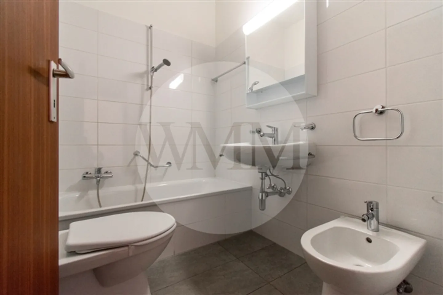 APPARTAMENTO LUMINOSO DI 2,5 STANZE CON BALCONE E VISTA APERTA - Foto 8 di 9