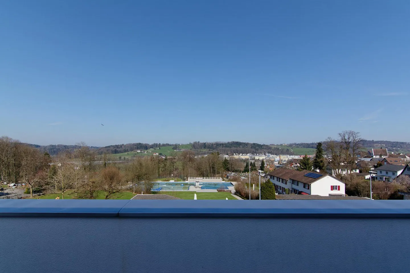 Appartement penthouse spacieux de 4,5 pièces avec vue panoramique, grande terrasse et... - Photo 15 sur 30