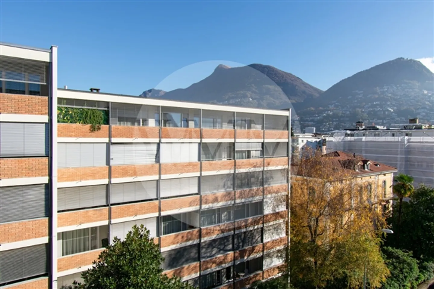 APPARTAMENTO LUMINOSO DI 2,5 STANZE CON BALCONE E VISTA APERTA - Foto 9 di 9