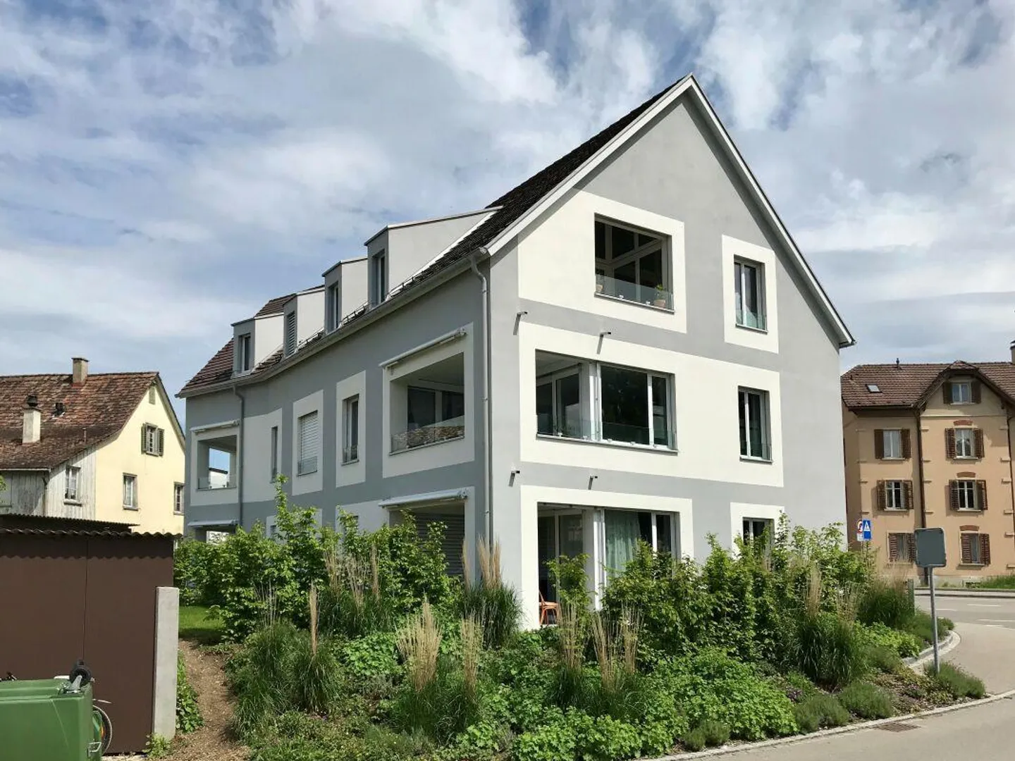 Appartement en maisonette moderne avec balcon loggia - Photo 1 sur 10