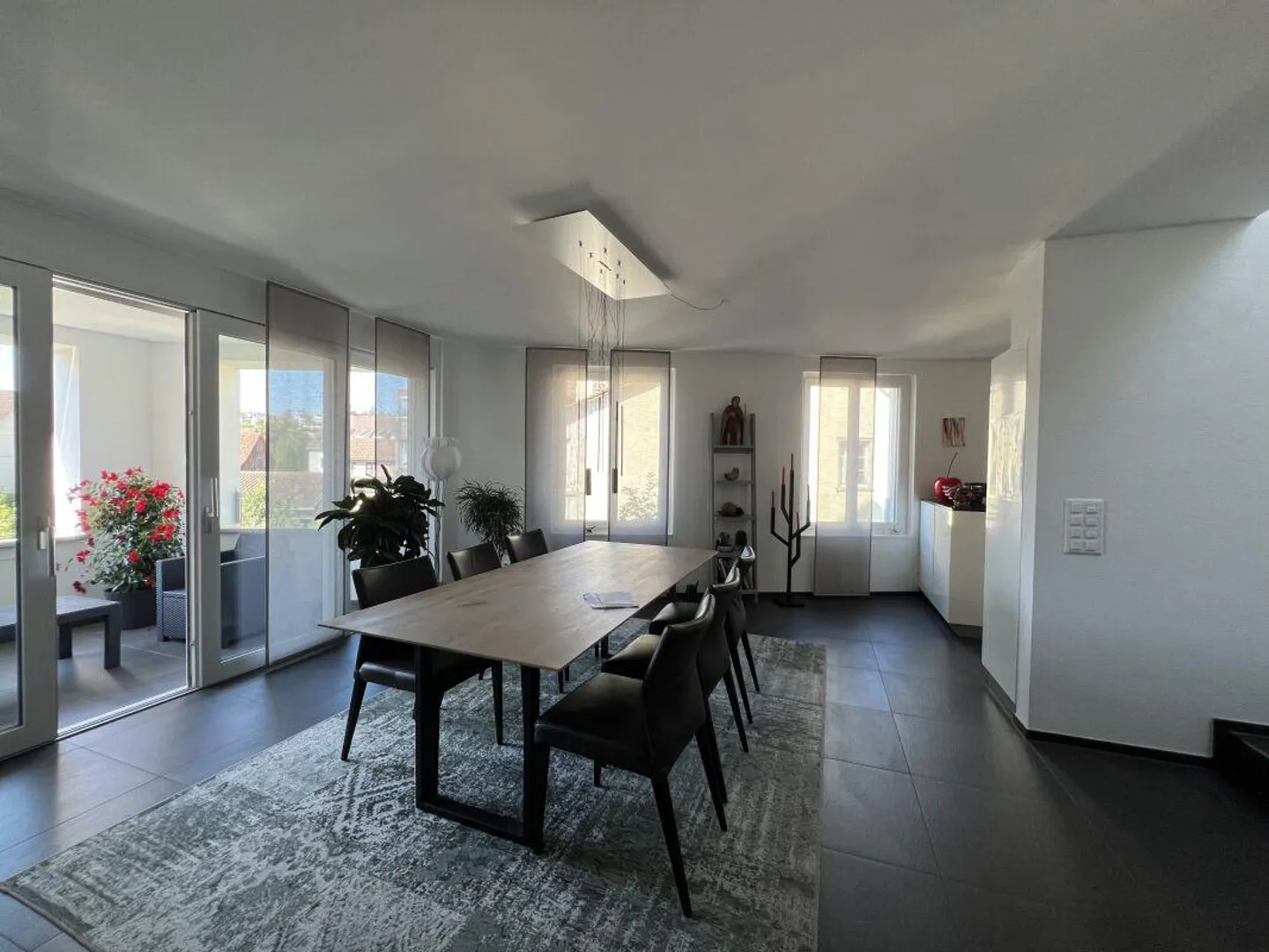Appartement en maisonette moderne avec balcon loggia - Photo 2 sur 10