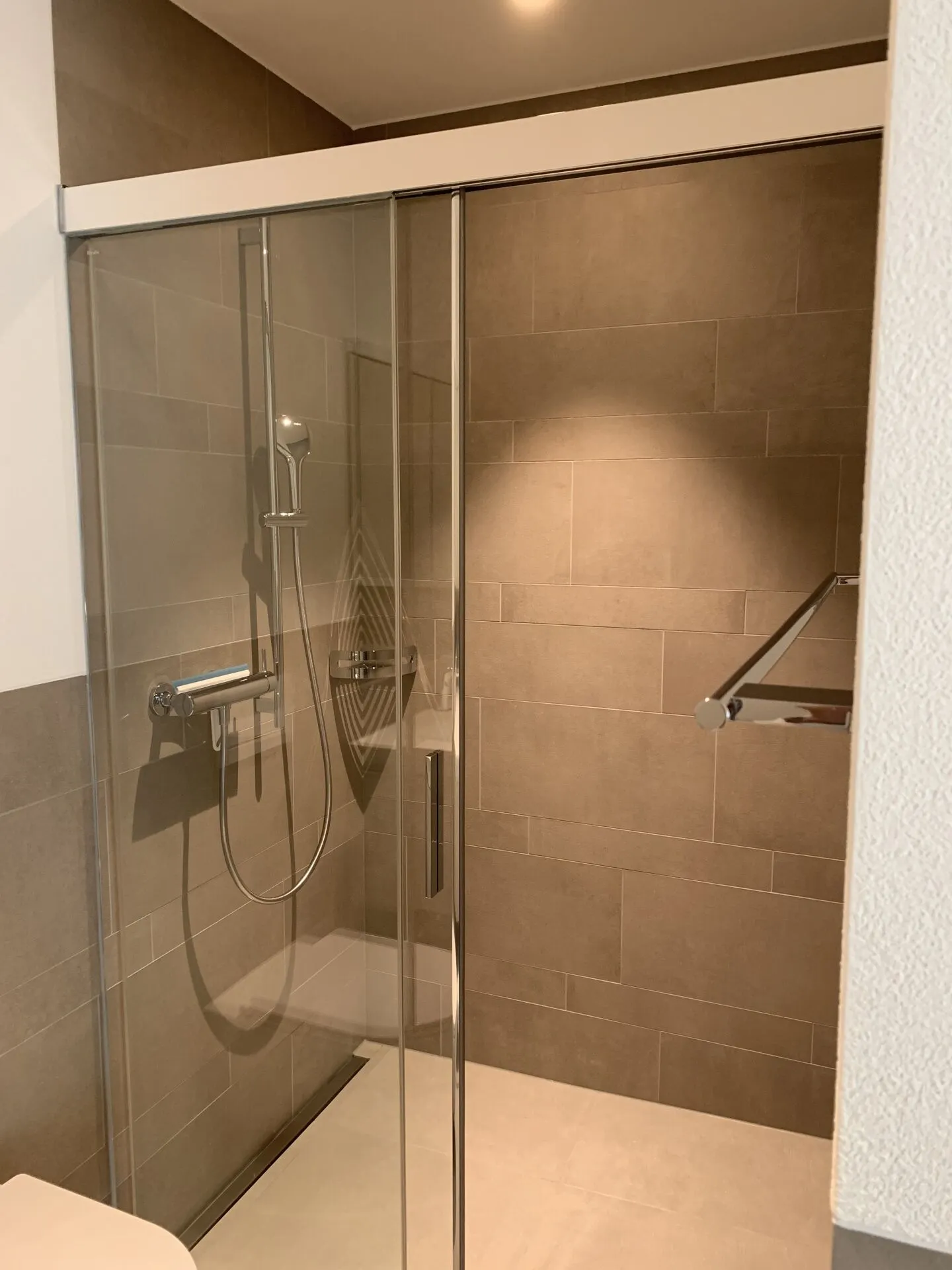 Appartement exclusif de 3,5 pièces au rez-de-chaussée, à proximité immédiate de la vieille ville ! - Photo 8 sur 14