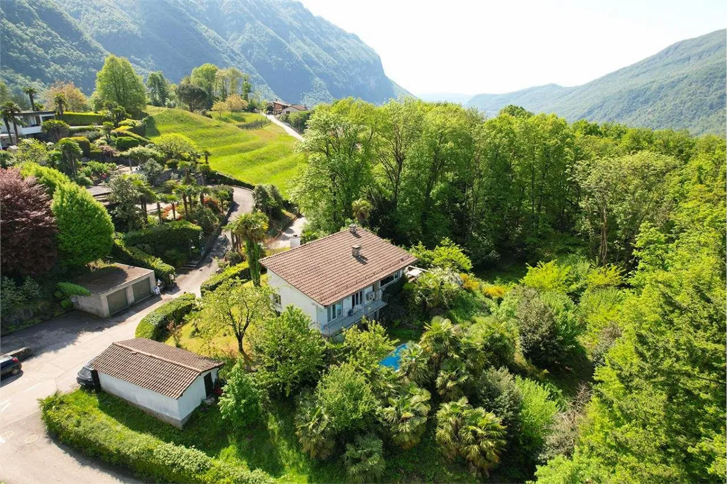 Rovio - House with outbuilding and large garden - Photo 3 of 13