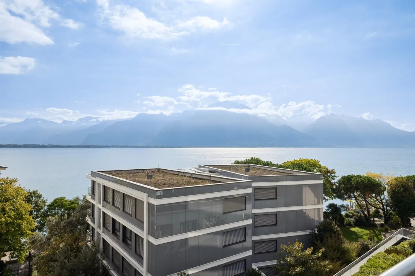 Esclusiva Sotheby's a pochi passi dal lago! - Foto 2 di 15