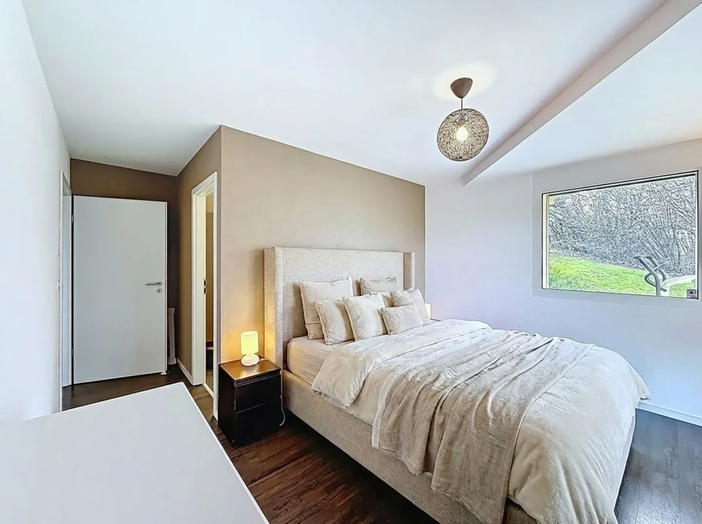 Belmont-sur-Lausanne - Magnificent Single-Family Home on Three Levels - Photo 4 of 12