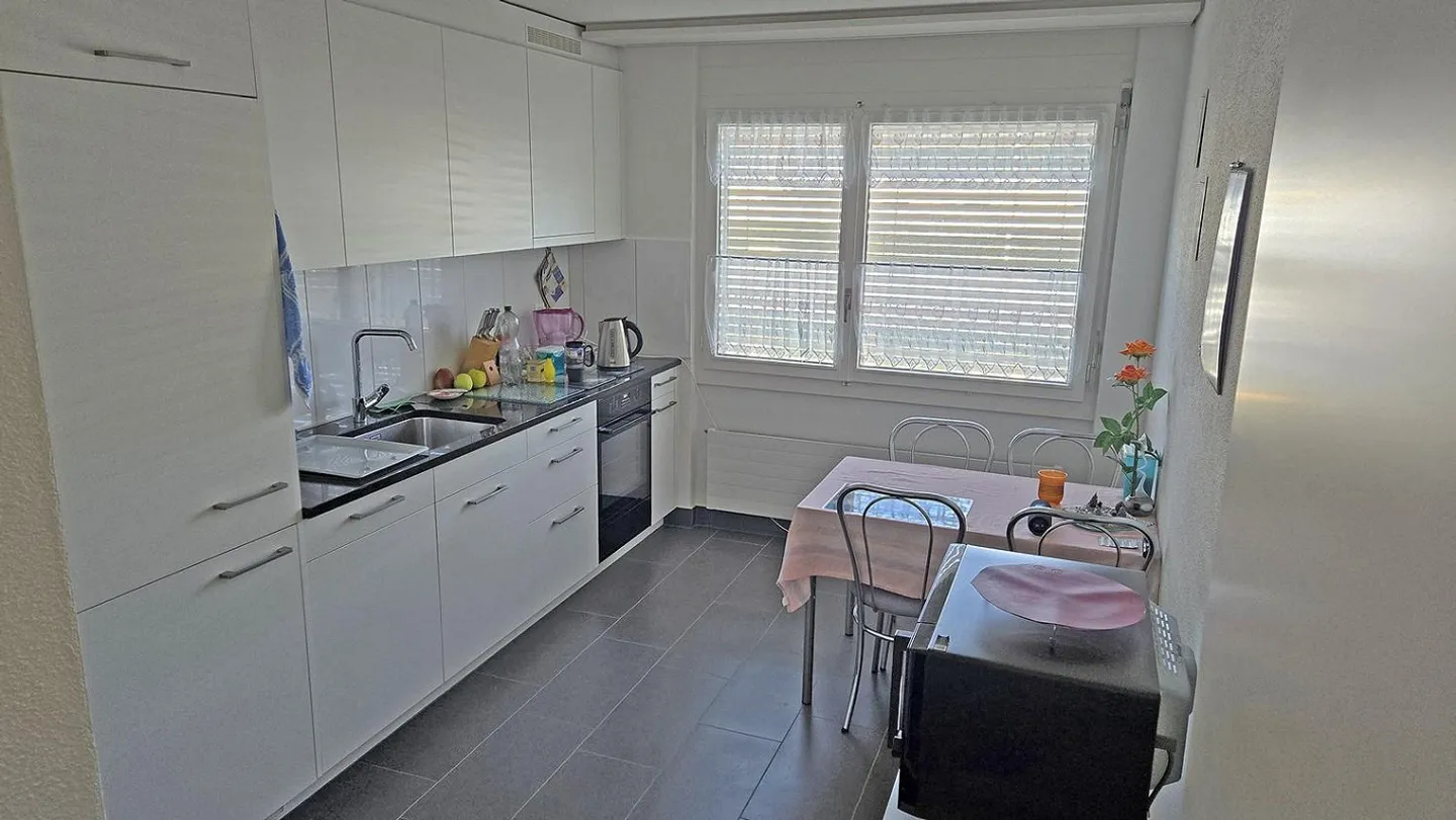 Appartement spacieux de 2,5 pièces dans un emplacement calme et ensoleillé - Photo 5 sur 7