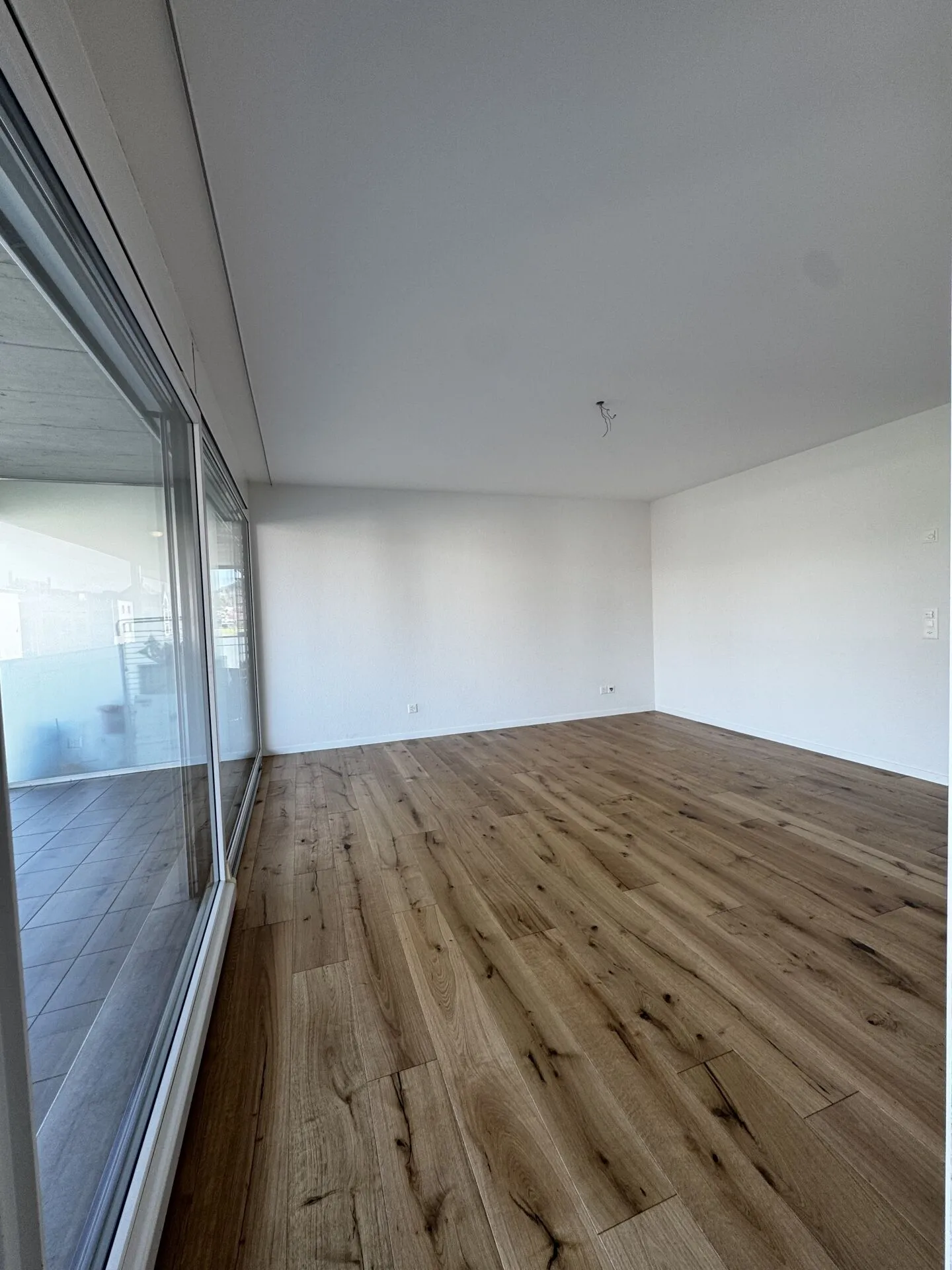 Appartamento attraente con parquet in legno massello e grande balcone - Foto 3 di 11