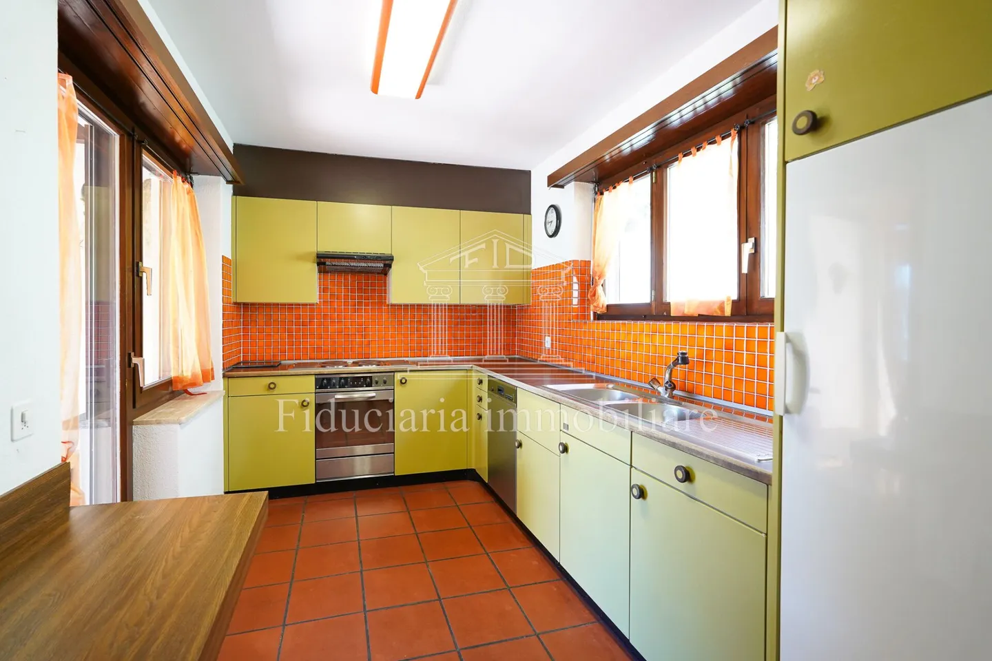 Large terraced house with great potential and beautiful view - Photo 6 of 13