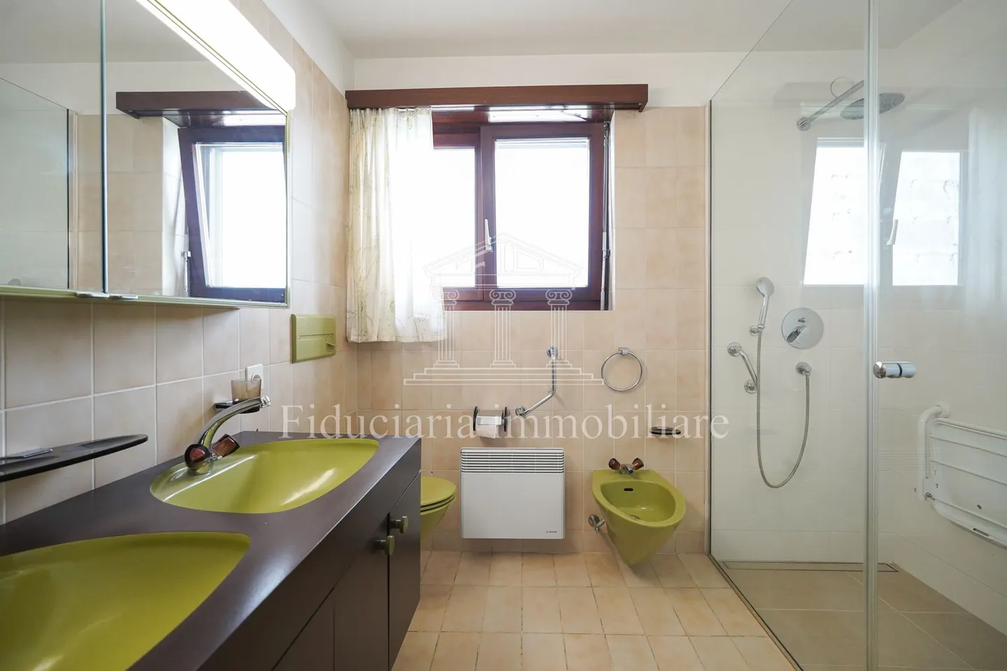 Large terraced house with great potential and beautiful view - Photo 7 of 13