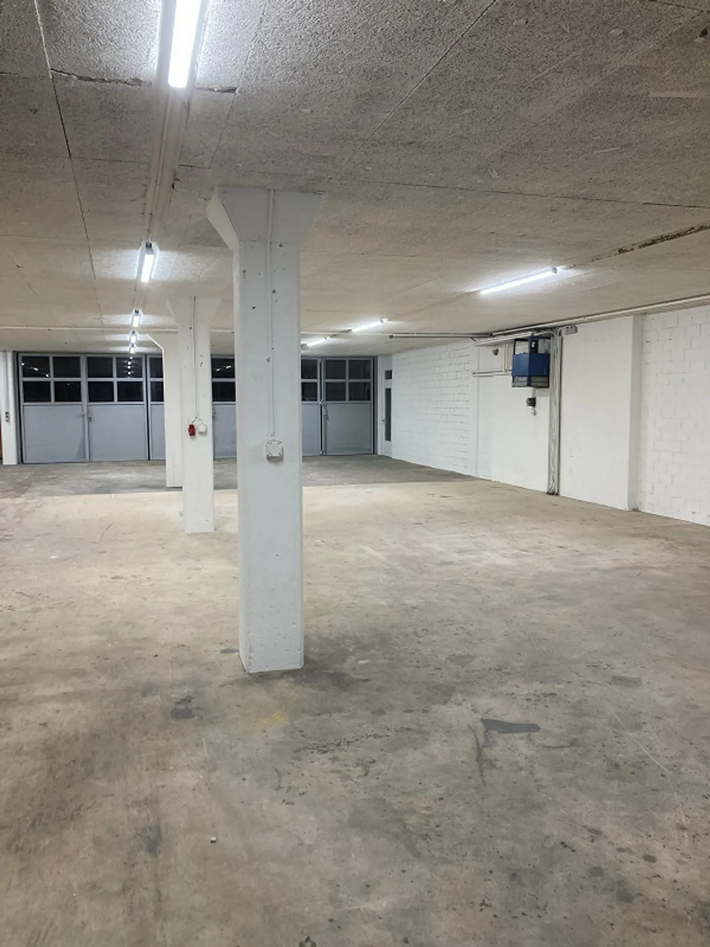 Spazio commerciale piano terra 240m2 a Kölliken - Foto 1 di 5