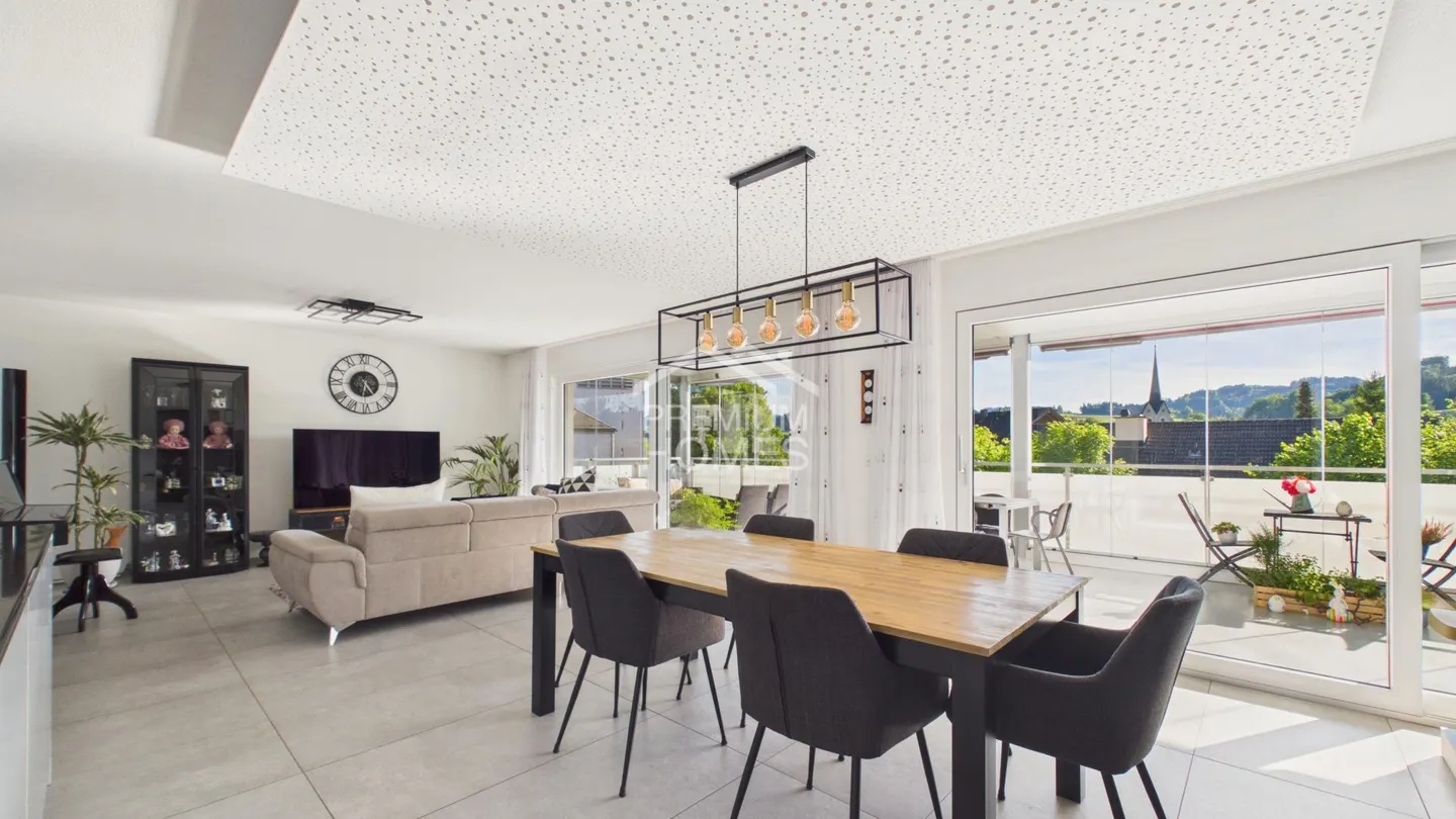 Geräumige Familienwohnung mit Terrasse - Foto 1 von 10