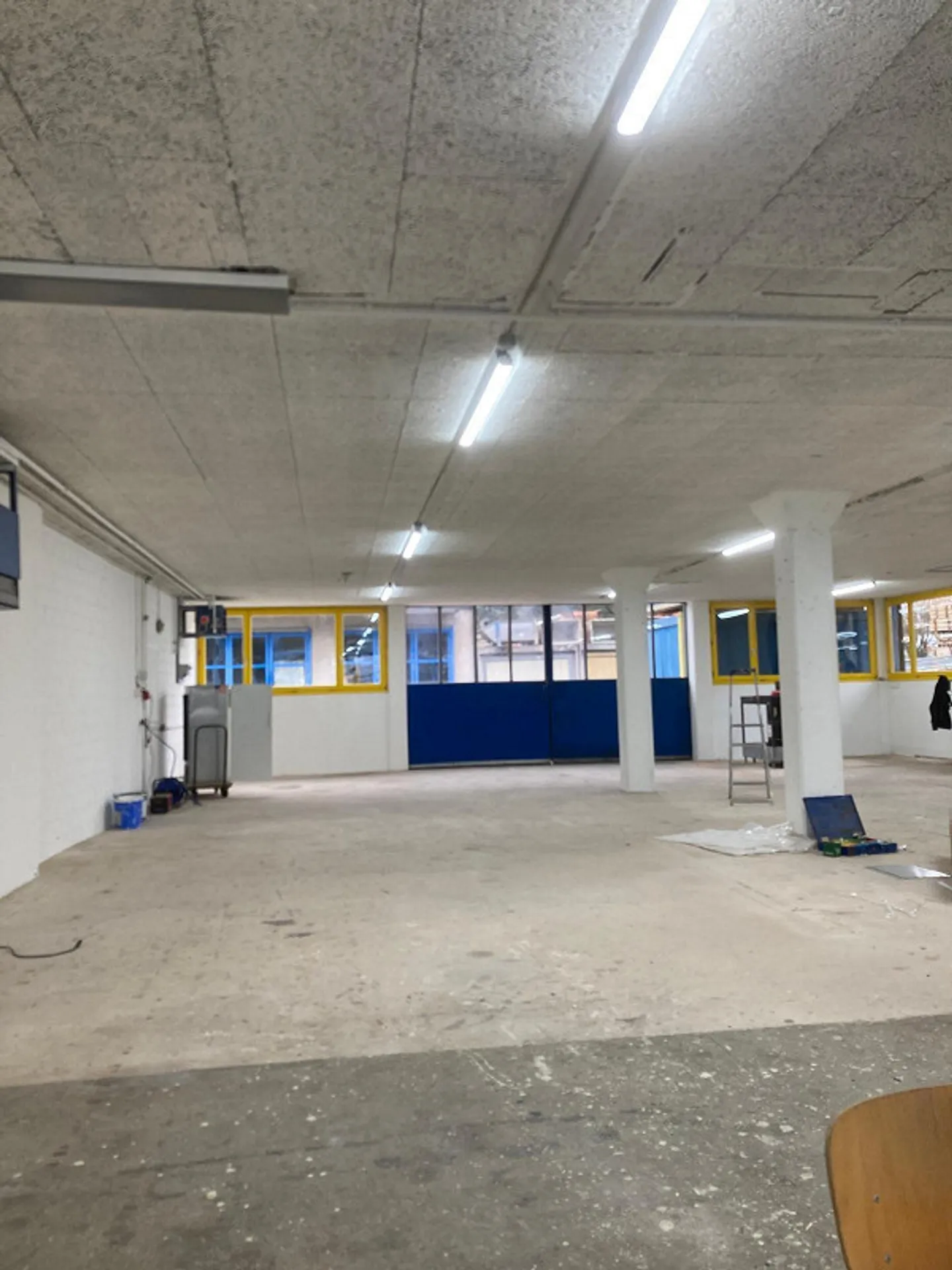 Spazio commerciale piano terra 240m2 a Kölliken - Foto 2 di 5