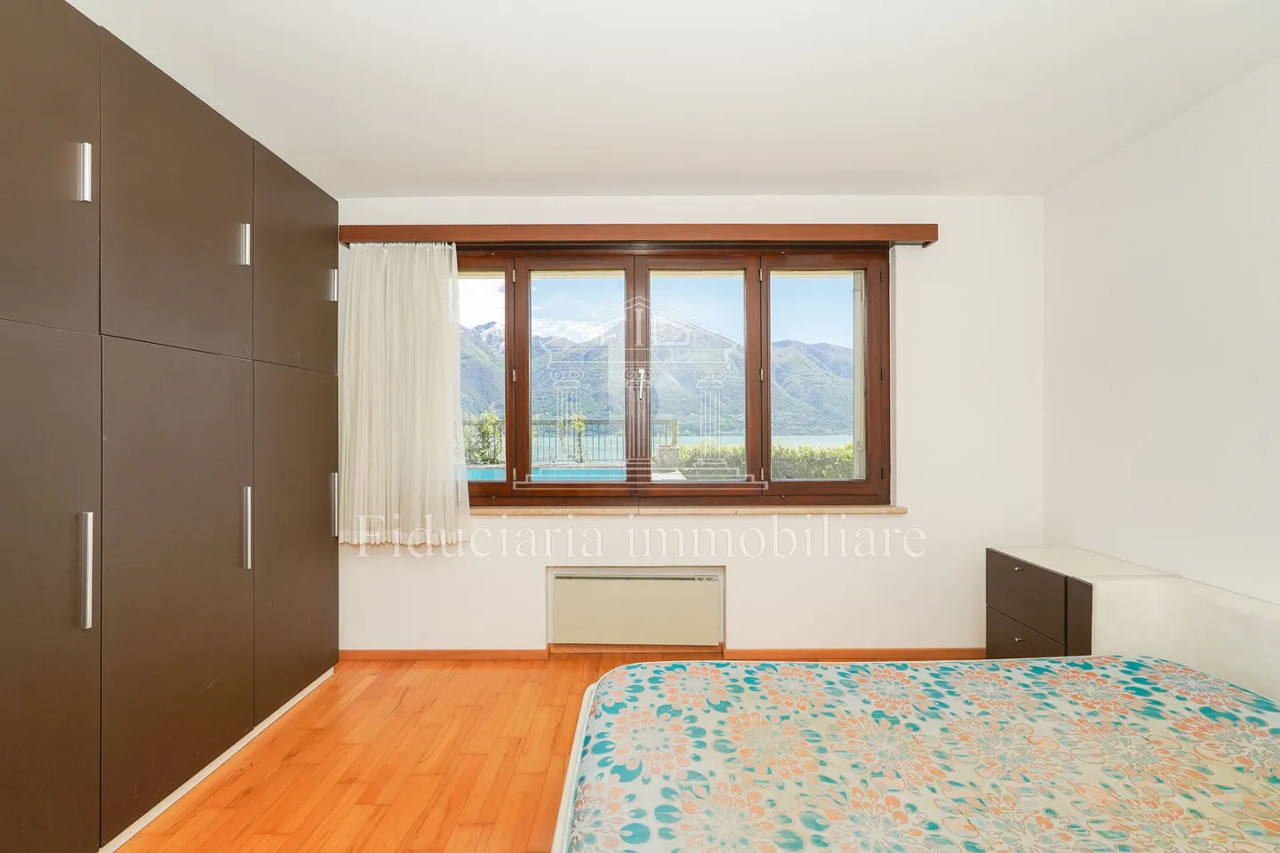 Large terraced house with great potential and beautiful view - Photo 11 of 13