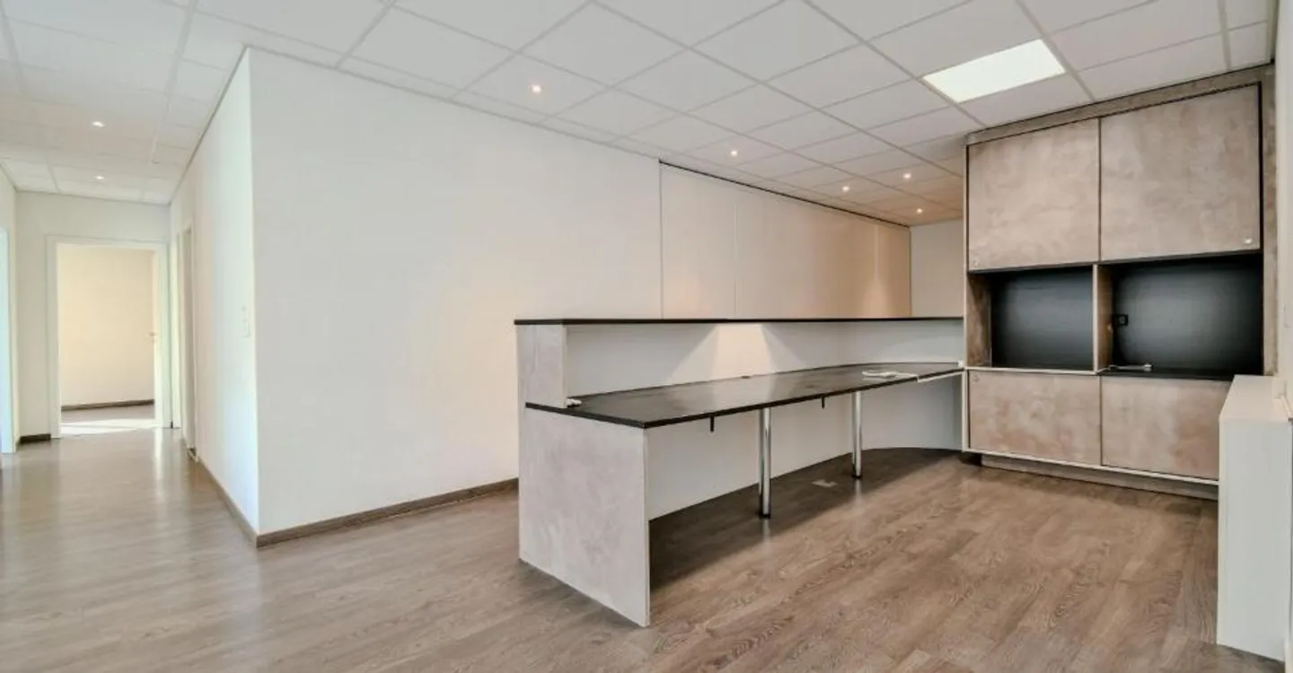 Commercial Space in Monthey - Photo 1 of 12