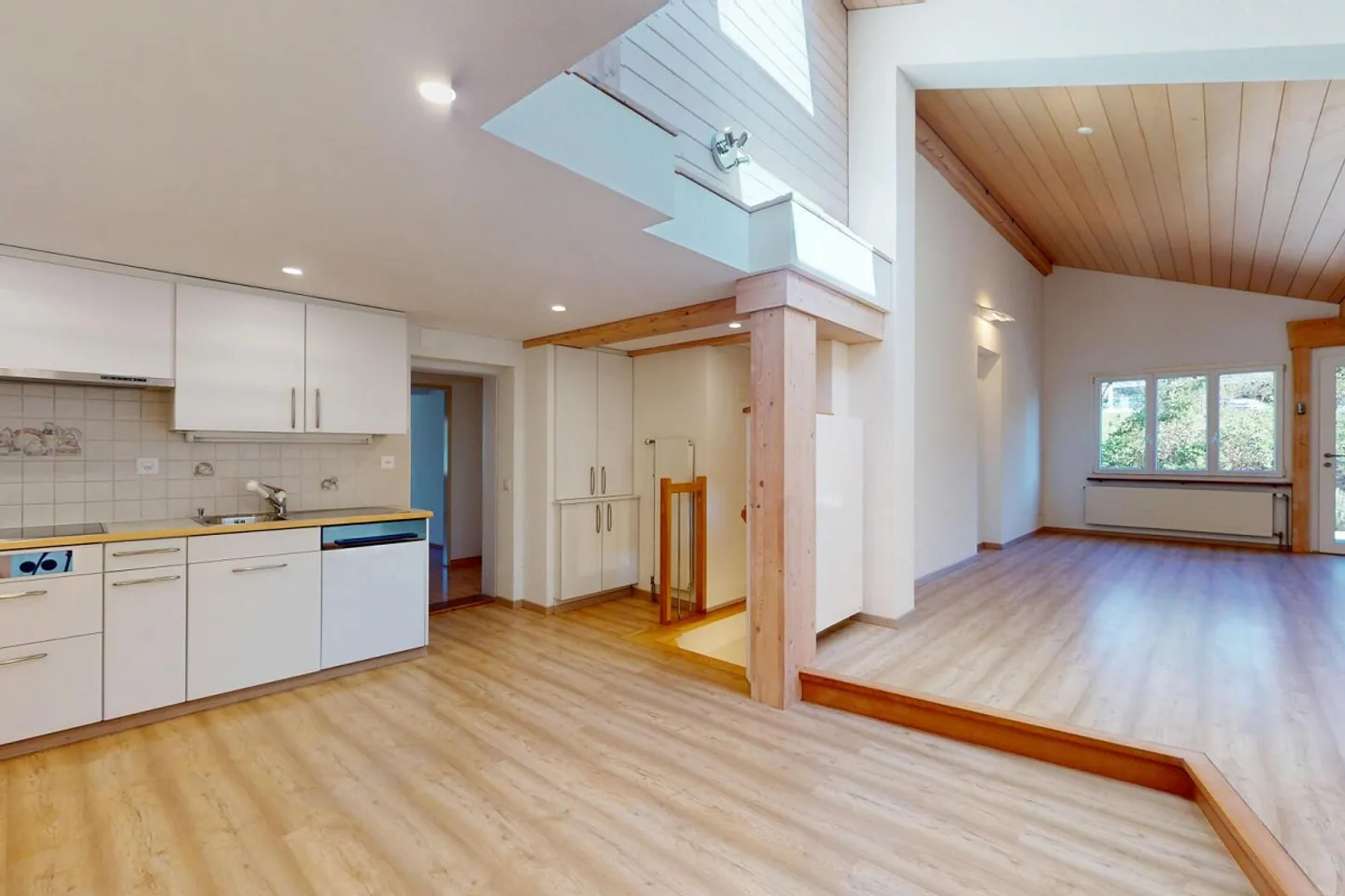 Ampia casa unifamiliare nel cuore di Liesberg, Canton BL - Foto 4 di 14