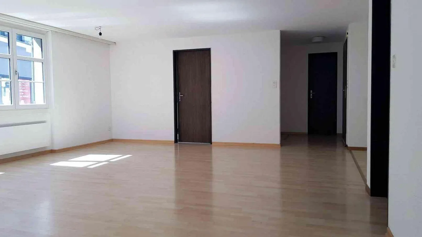 Bright and spacious 5½-room apartment with plenty of space - Photo 2 of 5