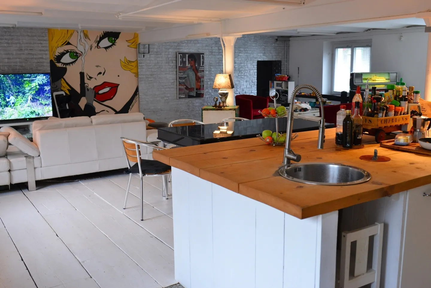 A LOT OF SPACE WITH AN ARTIST'S FLAIR - Photo 8 of 11