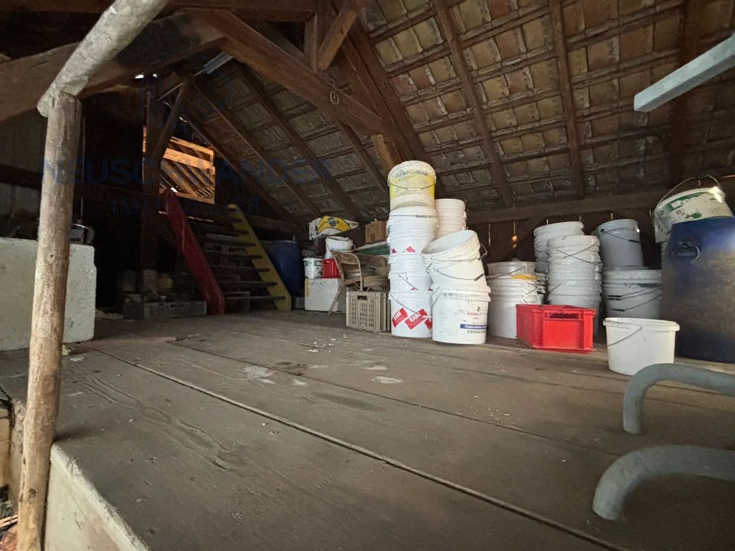 Craft project or living in a mixed zone on 655 m2 city center. - Photo 8 of 10