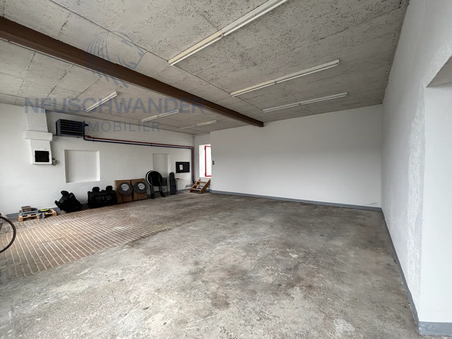 Craft project or living in a mixed zone on 655 m2 city center. - Photo 2 of 10