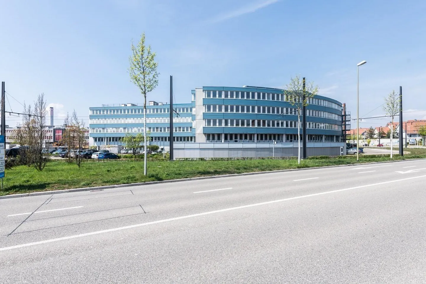 Espace commercial dans une zone industrielle à Wallisellen - Photo 1 sur 10