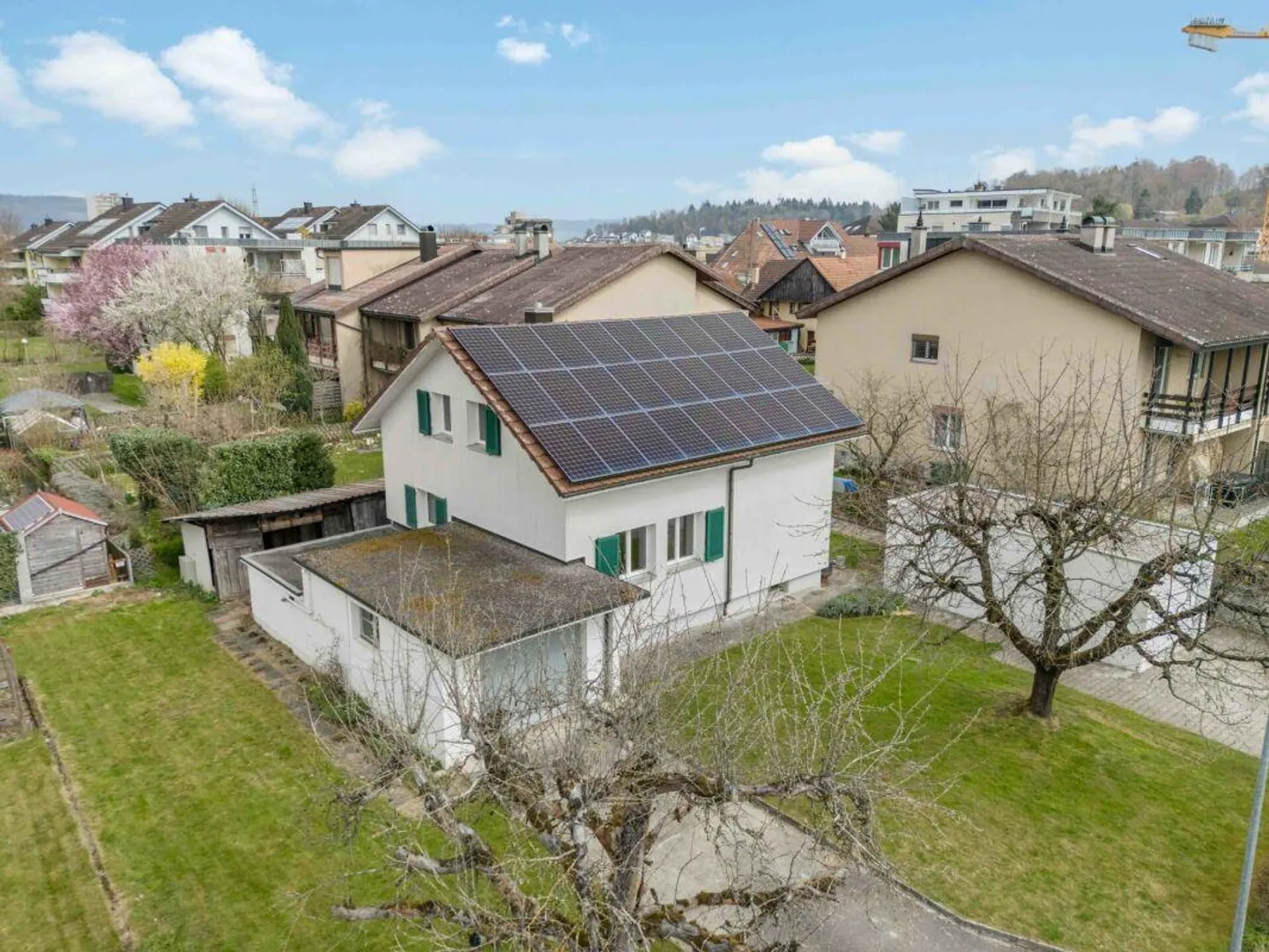 Freistehendes 5.0-Zimmer-Einfamilienhaus mit sanierter Gebäudehülle und Photovoltaikanlage - Photo 2 of 14